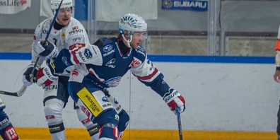 Der Schwede Villiam Haag (r.) kehrte nach seiner langen Verletzung zurück und entschied das Spiel gegen Leader Thurgau mit einem Hattrick und einem Assist.