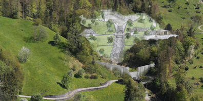 Der Kanton Luzern will den am Altdorfbach in Vitznau bestehenden Geschiebesammler (Bildmitte) ausbauen und einen neuen (oben) erstellen. (Visualisierung)