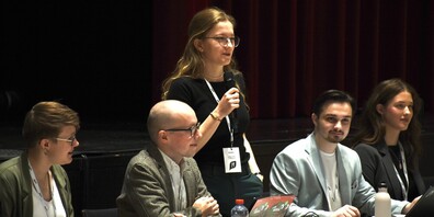 Rebecca Meier (stehend) an der Jugendsession im letzten Frühling in Jona.