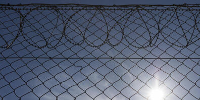 Das Verwaltungsgericht verweigert einer verurteilten Frau Beziehungsurlaub aufgrund bestehender Flucht- und Rückfallgefahr. (Symbolbild)