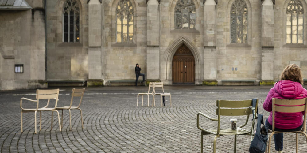 Der Zürcher Stadtrat hält die schweizweite Schweigeminute für die Opfer von Crans-Montana auf dem Münsterhof ab. (Symbolbild)