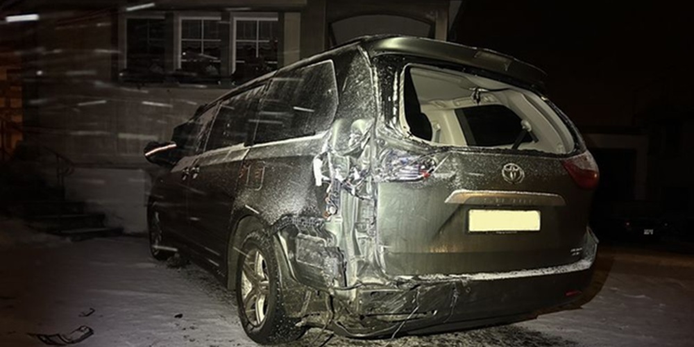 Hundwil-Lastwagenanh-nger-kollidiert-mit-parkiertem-Auto