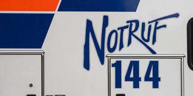 In der Stadt Zürich kam es am Donnerstagabend zu einer Auseinandersetzung, bei der zwei Männer mit einer Stichwaffe schwer verletzt wurden. Einer davon wurde in kritischem Zustand ins Spital gebracht. (Symbolbild)