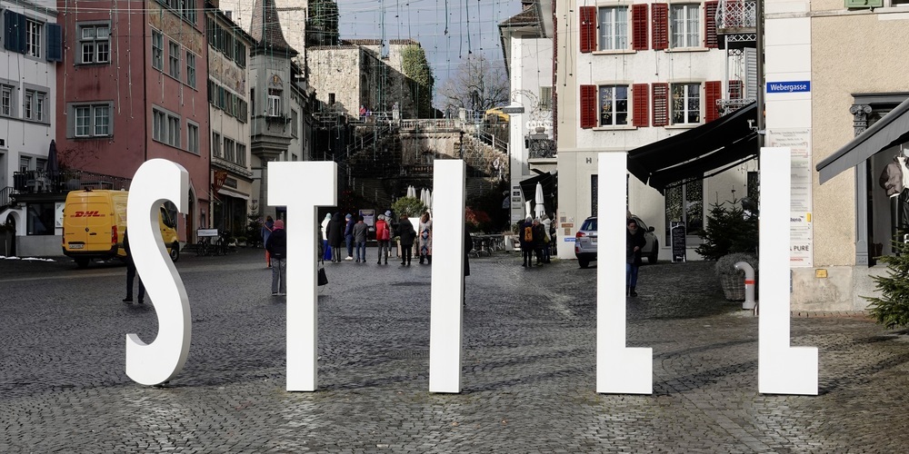 Schweigeminute für die Opfer von Crans-Montana.