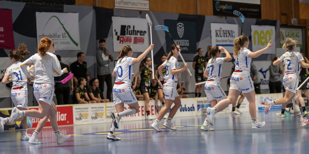 Die Jets-Frauen jubeln über die Tabellenführung