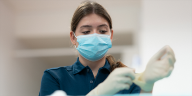 Wer im Spital Lachen direkten Kontak mit Patienten hat, muss ab sofort eine Maske tragen.