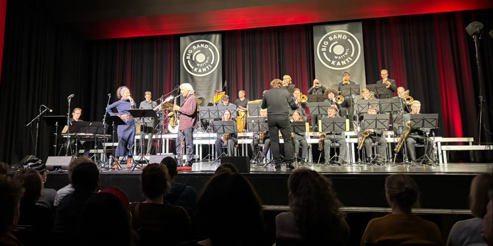 Konzert zwischen Gedenken und Aufbruch: Die Big Band Kanti Wattwil begeisterte zusammen mit Perico Sambeat.