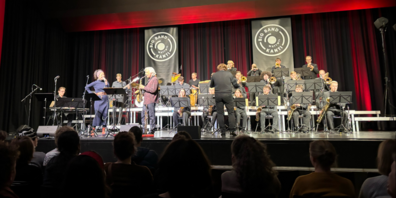 Konzert zwischen Gedenken und Aufbruch: Die Big Band Kanti Wattwil begeisterte zusammen mit Perico Sambeat.