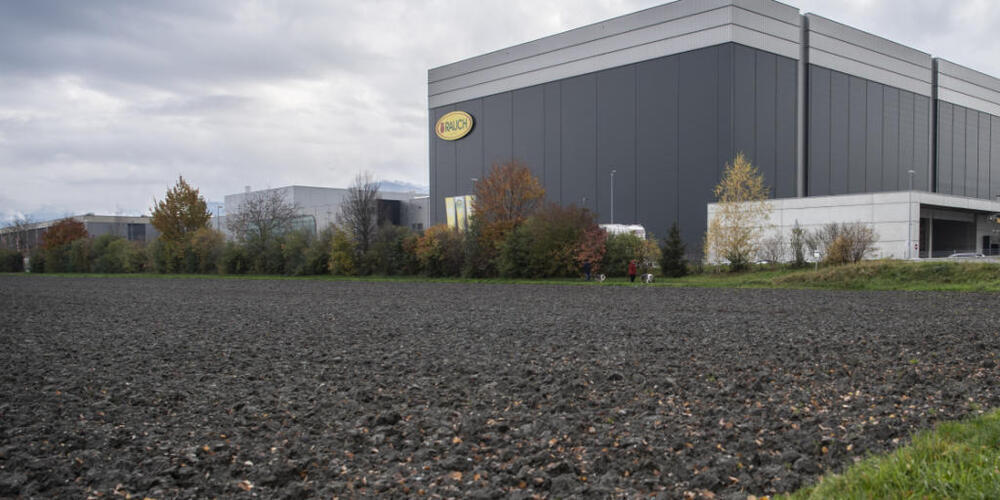 Gebäude der Rauch Trading AG in Widnau. Dort wird ein grosser Teil der Red Bull Getränkedosen abgefüllt. Ein weiterer Standort von Rauch befindet sich im vorarlbergischen Nüziders. (Archivbild)