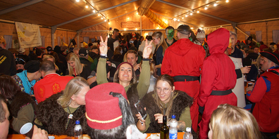 Das grosse Festzelt platzte fast aus den Nähten, und die Stimmung war grandios.