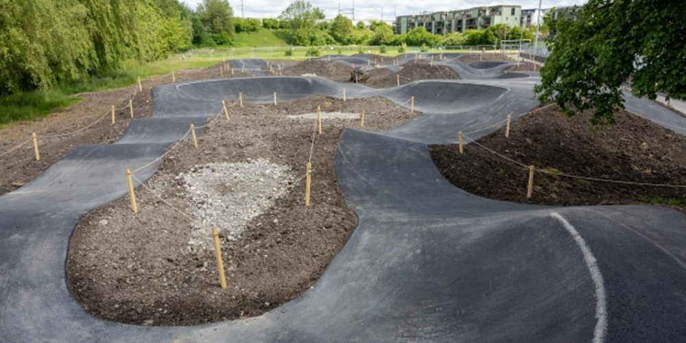 Pumptrack mit Wellenbahn und Steilwandkurven in Zischtigwisen, Wangen-Brüttisellen.