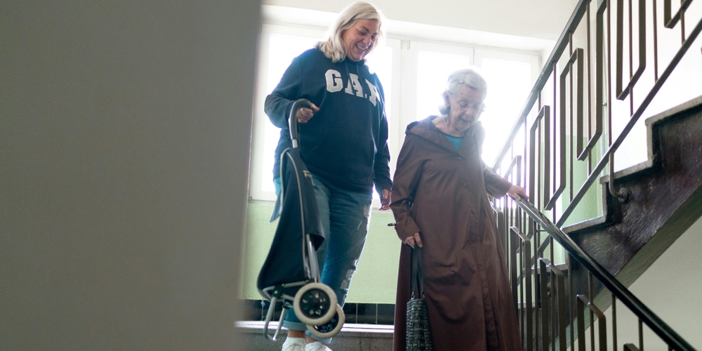 Der Entlastungsdienst Linthgebiet bietet unter anderem Mithilfe für ältere Menschen beim Einkaufen an. (Symbolbild)