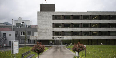 Die St.Galler Regierung und der Kantonsrat wollen das Spital Wattwil schliessen – ein Referendums-Komitee kämpft für den Erhalt. (Archivbild)