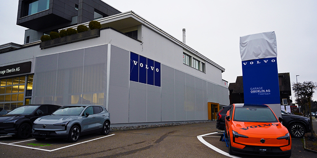 Schon von weitem erkennt man, was  bei der Garage Oberlin neu ist: Volvo.