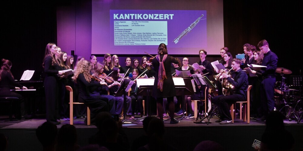 Schüler der Kantonsschule Heerbrugg begeisterten beim Kantikonzert mit Klassik, Pop und Rock vor rund 200 Gästen.
