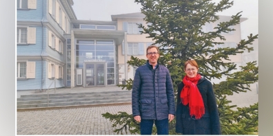 Gemeindepräsident Roman Habrik und Schulpräsidentin Dominique Dupont.