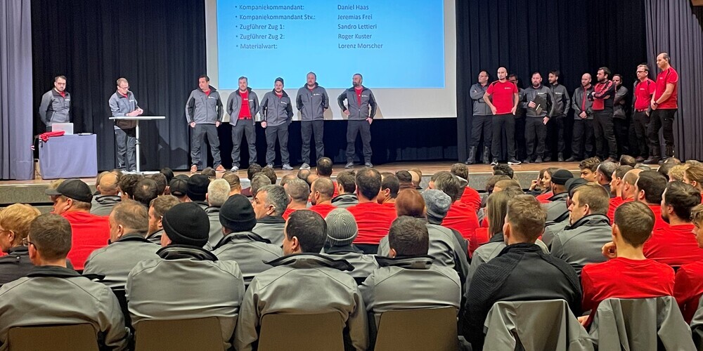 Über 200 Angehörige der neuen Feuerwehr Unteres Rheintal trafen sich erstmals gemeinsam im Widnauer Widebaumsaal.