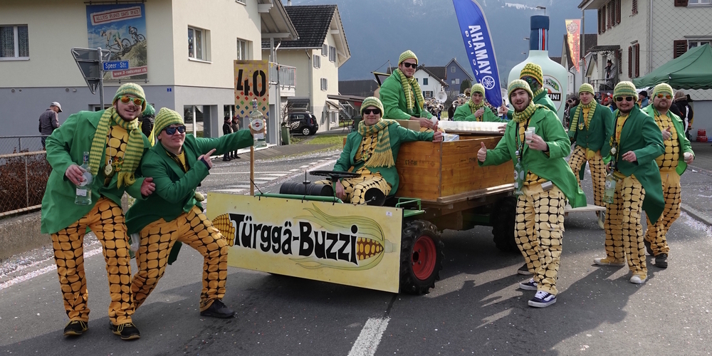 Der TürggäBuzzi wird 2026 wieder über die Benker Fasnacht wachen. Ob mager oder üppig – «seggs wies well!»