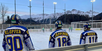 Gespielt wird  in der Openair-Eisarena Ludains in St. Moritz.