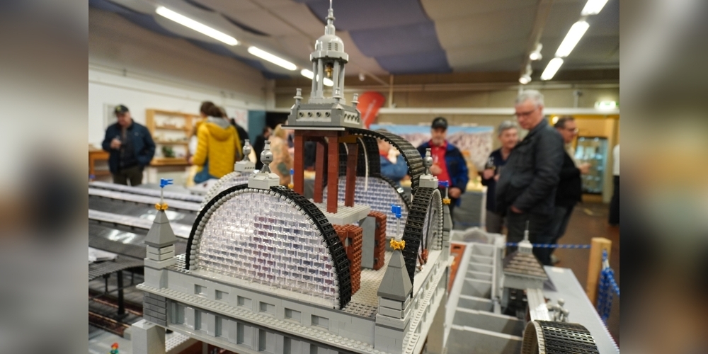 Der Luzerner Bahnhof vor dem Brand in den 80-er Jahren im LEGO-Modell.