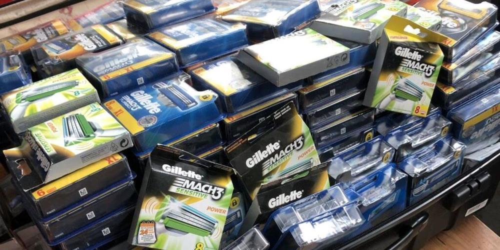 Diese möglicherweise gestohlenen Rasierklingen wurden sichergestellt.