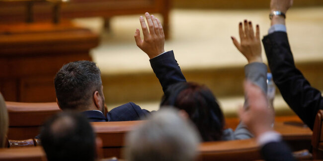 Der Gemeindepräsident erklärt an der Info-Veranstaltung unter anderem, welche Rechten und Pflichten es gibt. (Symbolbild)