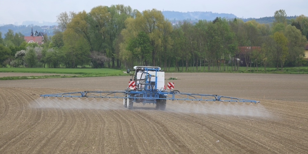 Der Pestizid-Einsatz in der Landwirtschaft ist Hauptgegenstand einer der Initiativen. (Symbolbild)