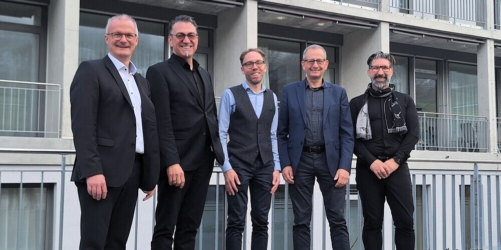 Von links: Simon Diezi, Verwaltungsratspräsident; Carlos Martinez, Architekturbüro; Daniel Tobler, Heimleiter; Urs Müller, Präsident Baukommission; Raffaele Falivena, Projektleiter
