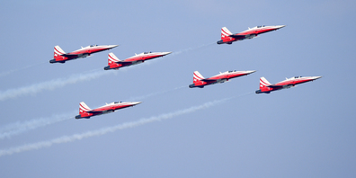 Die Patrouille Suisse trainierte über dem Zürichsee. Foto: Franz Feldmann