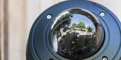 Bei der Schule in Schinznach-Dorf AG gibt es keine Videokameras mehr. Die Aargauer Datenschützerin liess diese abmontieren, weil der Gemeinderat die notwendigen Unterlagen für eine Bewilligung nicht einreichte. (Symbolbild)