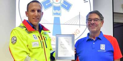 Joël Rodi, Präsident und Leiter Einsatz der SLRG Mittelrheintal, und Alfred Ulmann, Mitglied des Zentralvorstands der SLRG Schweiz und Präsident der SLRG Region Ost