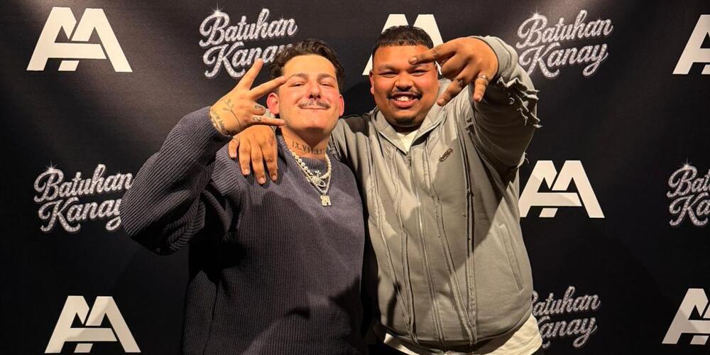 Batuhan Kanay (links) präsentiert seine EP «24» erstmals vor geladenen Gästen in St.Gallen.