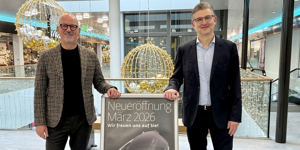 Freuen sich auf die gemeinsame Zukunft: Jürgen Fink (rechts), Inhaber Kühnis Optik Mels, und Jakob Werner, Center Manager Pizolcenter.