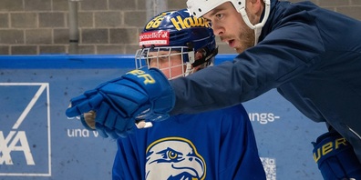 Filip Jirasek gibt Instruktionen.