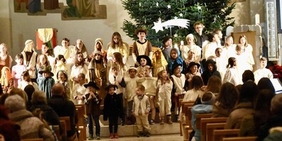 Über 40 Kinder spielten, sangen und musizierten in der sehr gut besuchten katholischen Kirche.