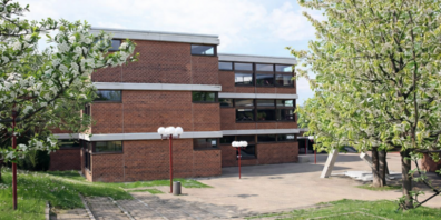 Die Schulanlage Buechwis in Benglen ist sanierungsbedürftig. (Archivbild)