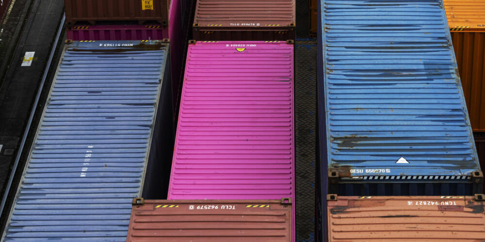 Das veruntreute Auto war bereits in einem Container und zum Verschiffen bereit. (Symbolbild)