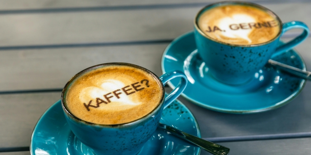 Ein Austausch von Betroffenen bei Kaffee kann helfen, dass man sich nicht mehr so alleine fühlt... (Symbolbild)