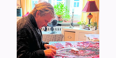 Setzt sich weder bei Materialien noch Techniken Grenzen: Roman Peters arbeitet zwar in der Gastronomie, widmet sich aber zu Hause intensiv dem Kunsthandwerk.