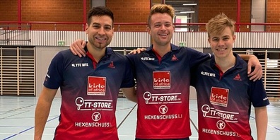 Nach dem 3:0 Sieg des TTC Wil gegen Rapid Luzern lachende Gesichter bei v. l.  Christian Hotz, Elia Schmid und Pekka Pelz.