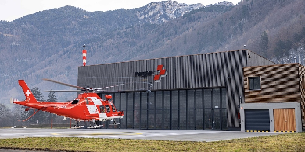 Start zu einem Rettungseinsatz von der neuen Rega Basis in Mollis GL.