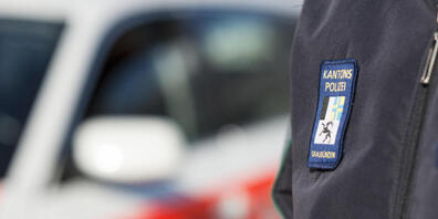 Die Kantonspolizei Graubünden zog am Sonntag einen Raser aus dem Verkehr. (Symbolbild)