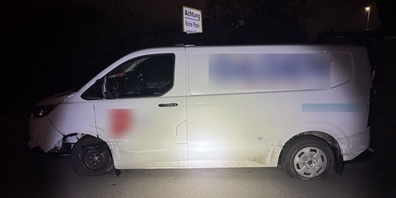 Das Unfallauto auf dem Seedamm.