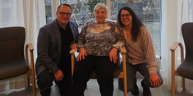 Stadtrat Mathias Keel, Hedi Hasler und Stadtschreiberin Beatrice Grimm