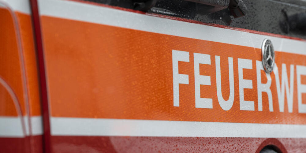 Die Feuerwehr muss im Kanton St.Gallen mit einem grossen Aufgebot ausrücken, wenn eine Brandmeldeanlage die Alarmstufe 1 auslöst. Dies wollen drei Parlamentarier ändern. (Archivbild)