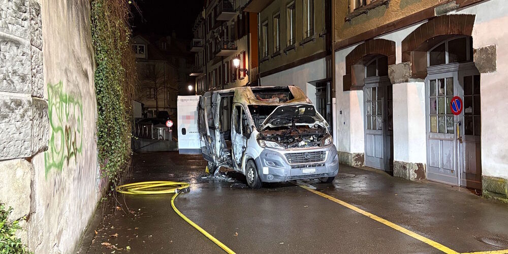 Nach-Einbr-chen-gestohlenes-Fahrzeug-angez-ndet