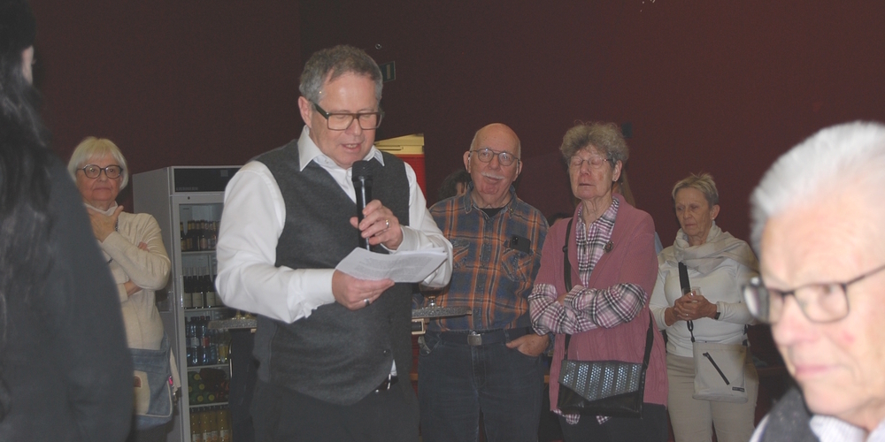 Uznachs Gemeindepräsident Diego Forrer während seiner Ansprache am Neujahrsapéro 2026.