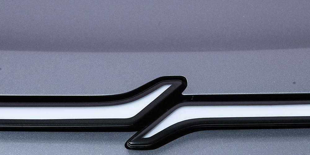 Das Elektroauto "Vision-S" von Sony - im Bild das Logo - soll über 5G Steuersignale synchronisieren und seine Software aktualisieren. (Archivbild)