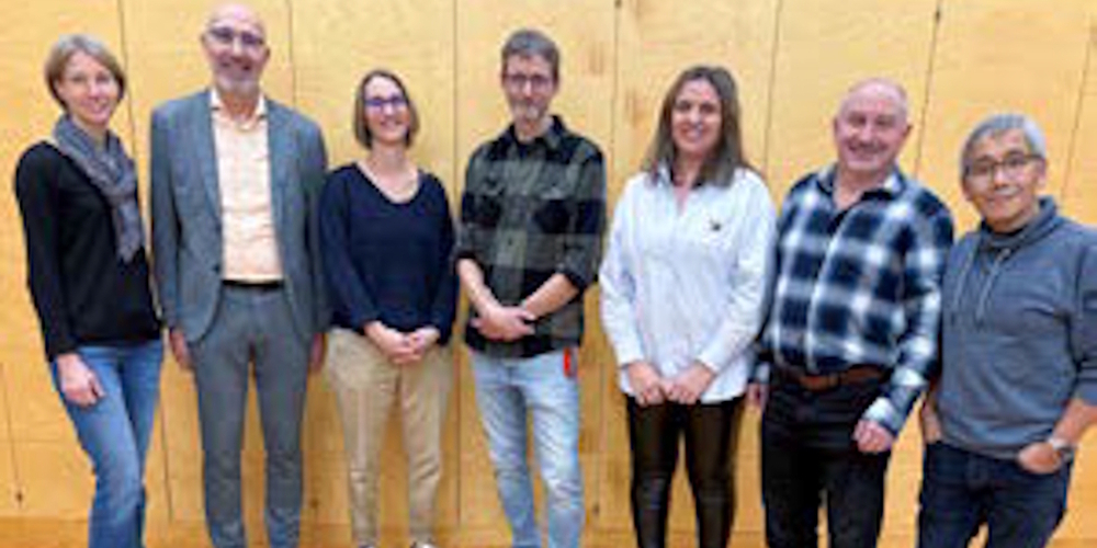 Gruppenbild der Dienstjubilare/-innen: (v.l.n.r.) Karin Müller, Hugo Gort, Rita Sutter, Thomas Röthlin, Maristella Beretta, Erwin Lacher, Dhundup J. Winiger. Es fehlen: Christine Schorer, Cornelia Zweifel.