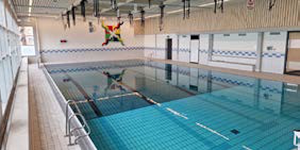 Das Hallenbad der Schule Uznach wurde umfassend erneuert und bietet mehrmals pro Woche öffentliche Schwimmzeiten.